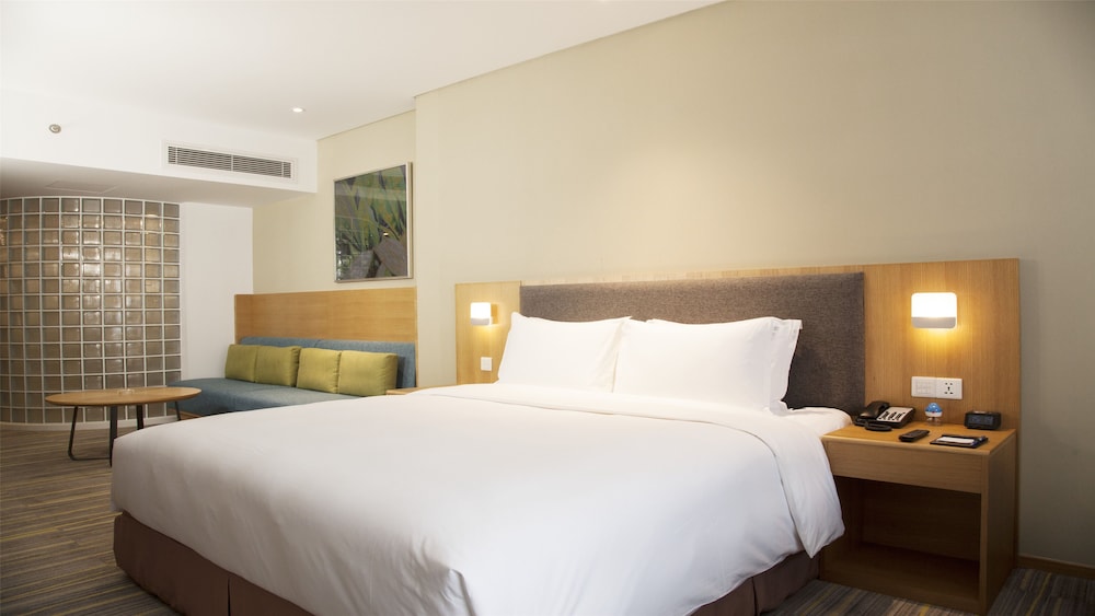 Standard, King Bed, Extra Floor Space