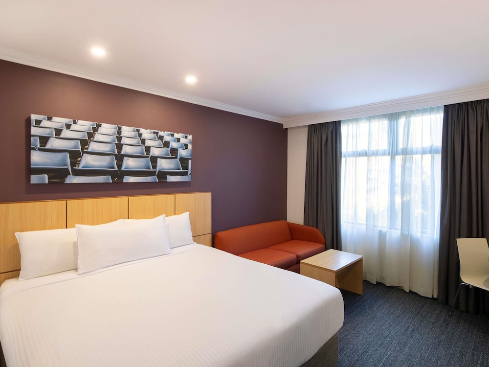 SUPERIOR, KING BED