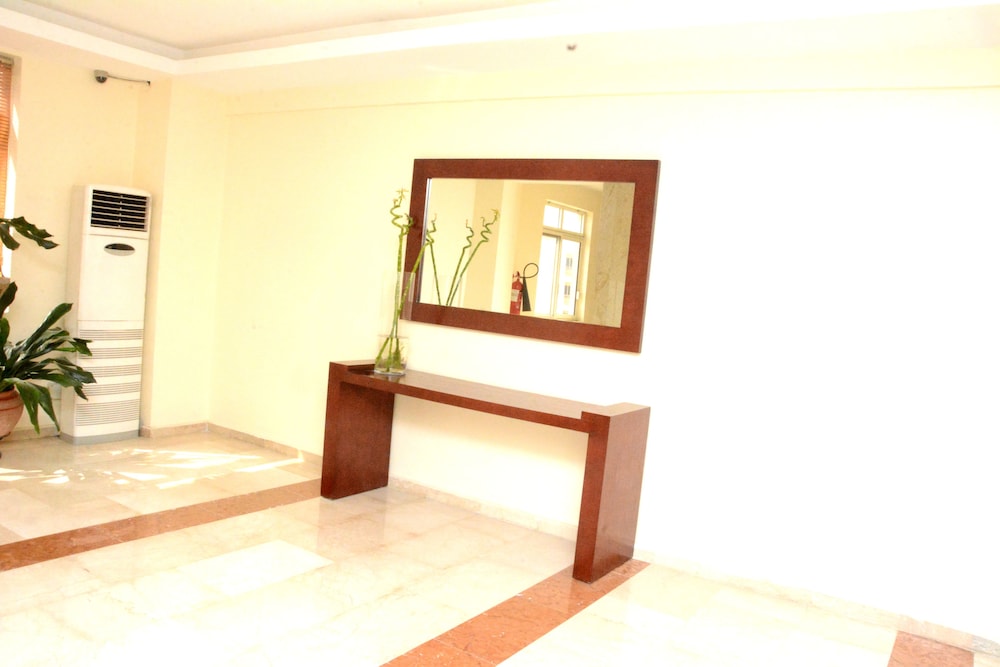 BON HOTEL STRATTON ASOKORO 6/45