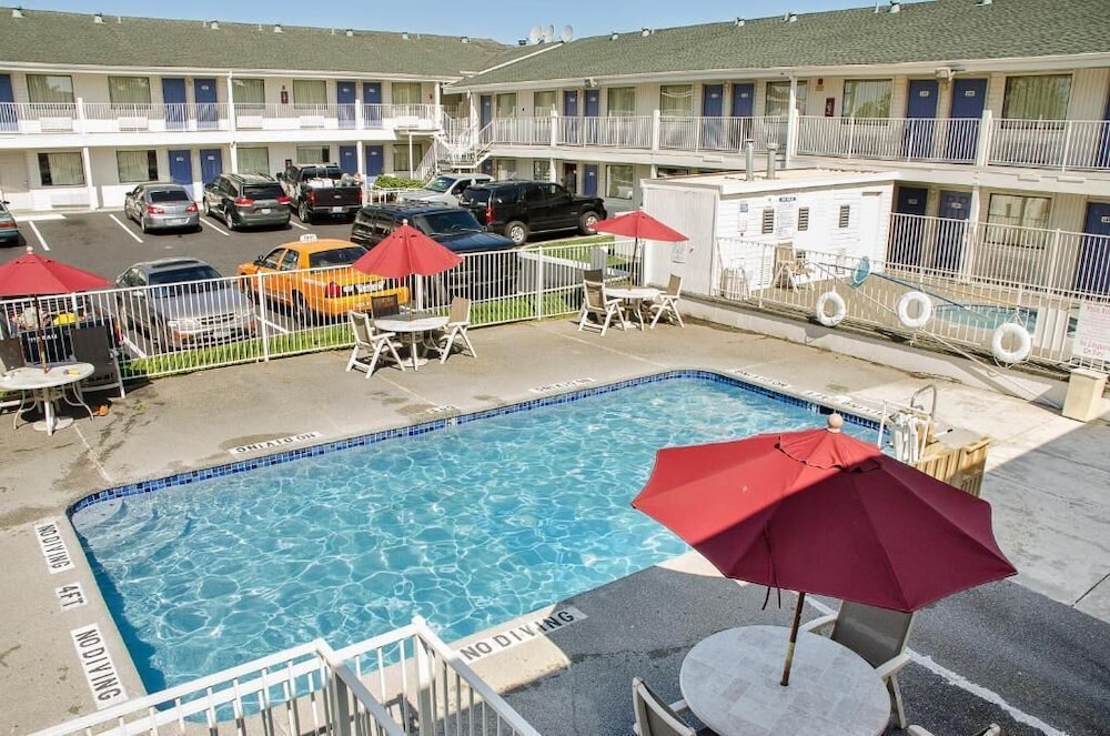 Motel6 Tacoma, WA - South 37/46