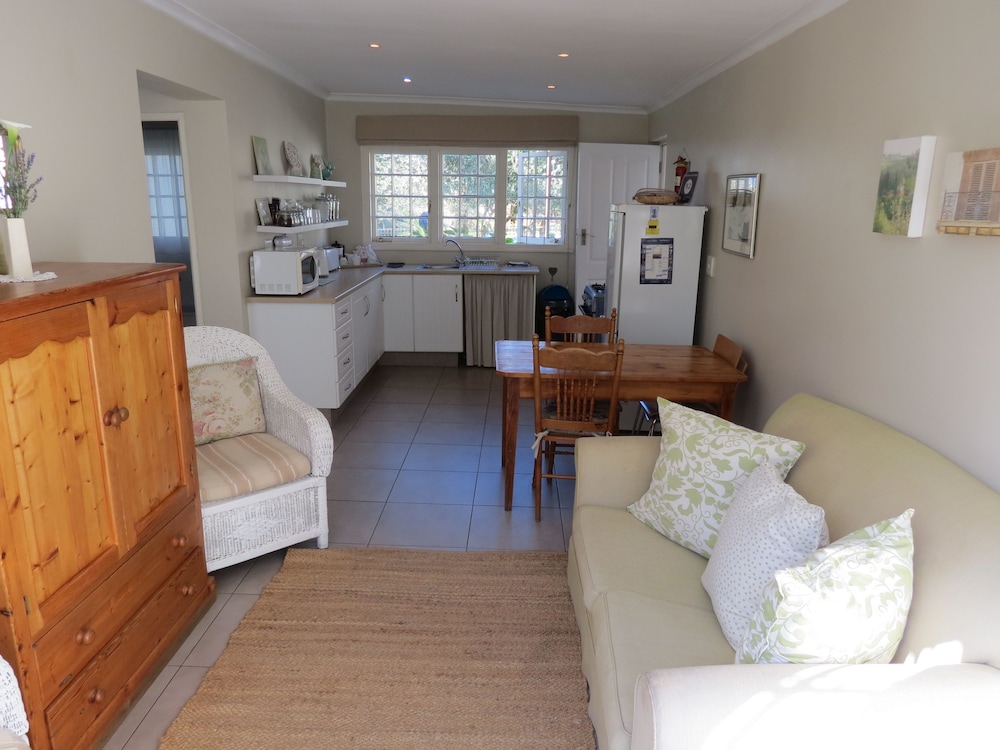AppleBee Guest Cottages 33/50