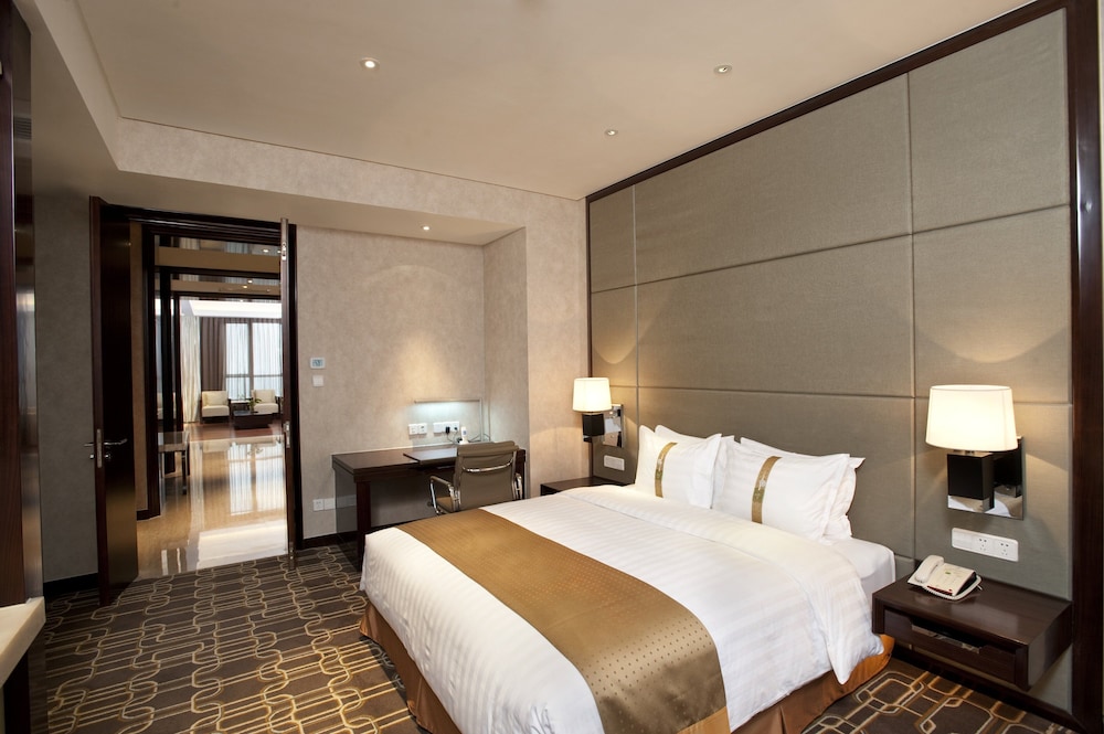 Crowne Plaza Shanghai Jinxiu by IHG 18/74