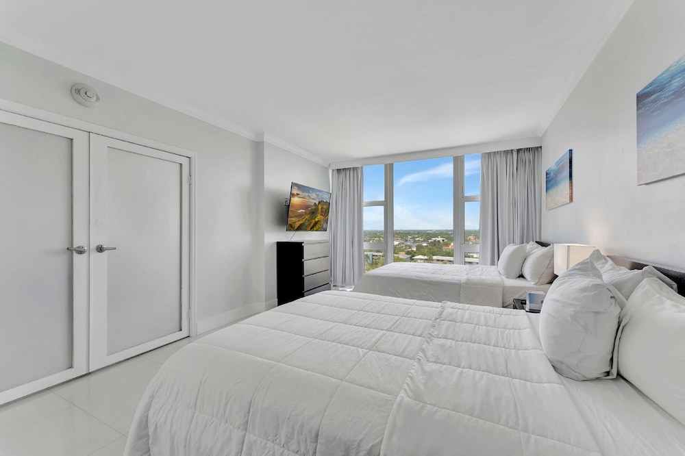 1 BEDROOM, SUITE