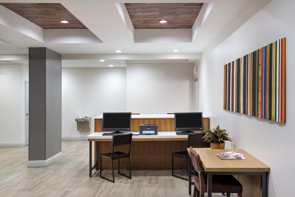Holiday Inn Express and Suites Florence I-95 and I-20 Civic Ctr, an IHG Hotel 65/70