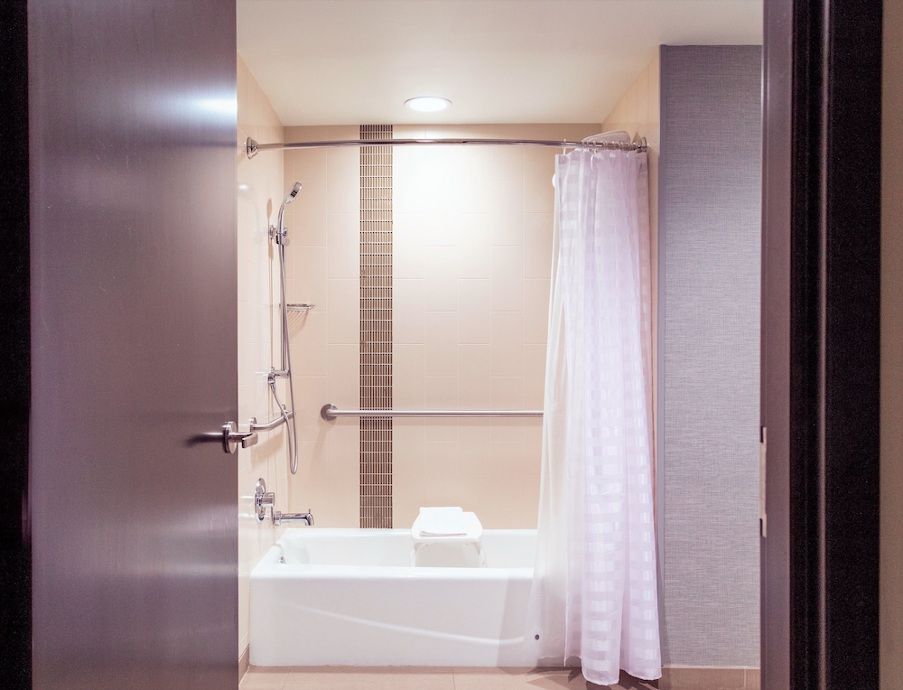 Hyatt Place Buffalo/Amherst 12/70