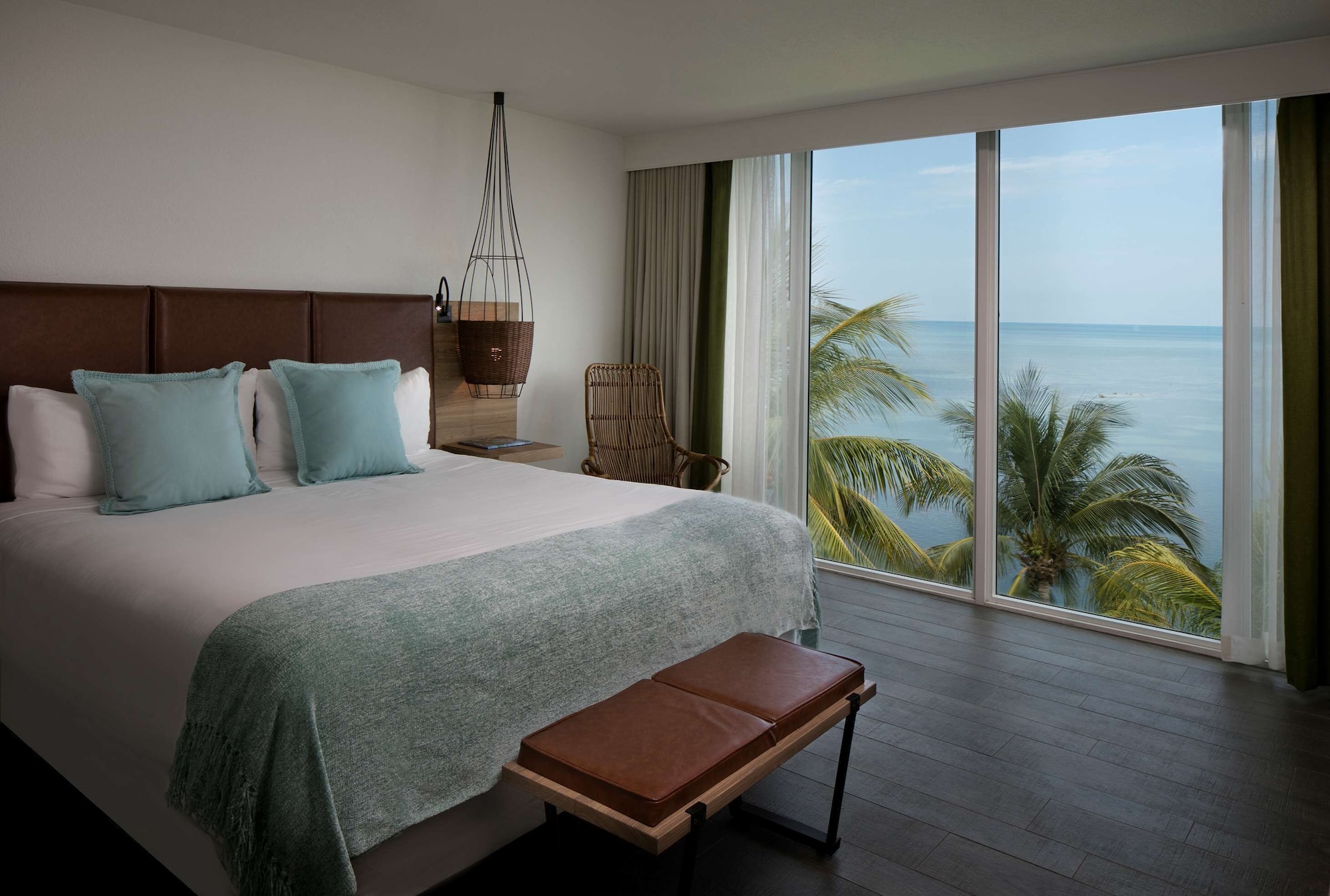 King Bed, Ocean Front, Accessible