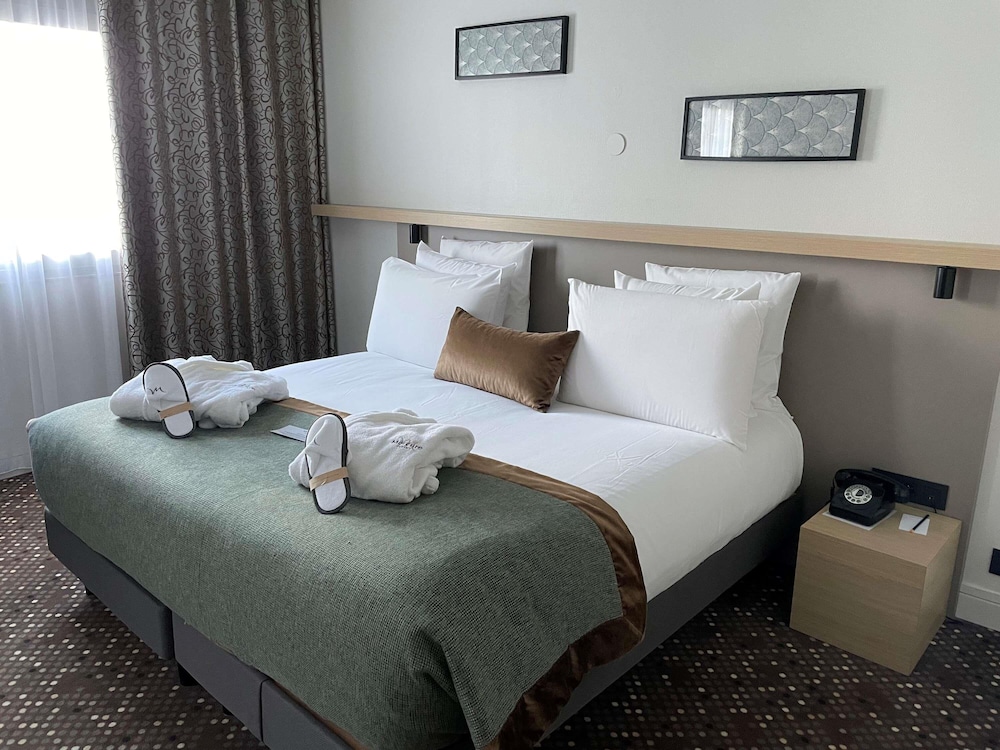PRIVILEGE, DOUBLE BED, SOFA