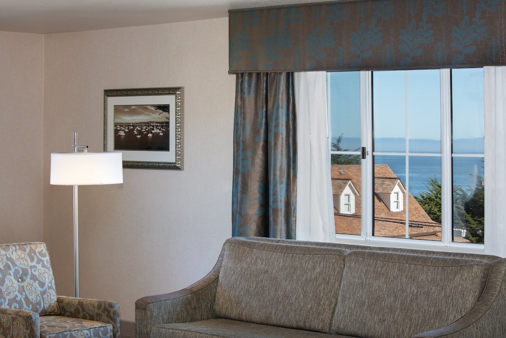 Holiday Inn Express Monterey Cannery Row 14/66