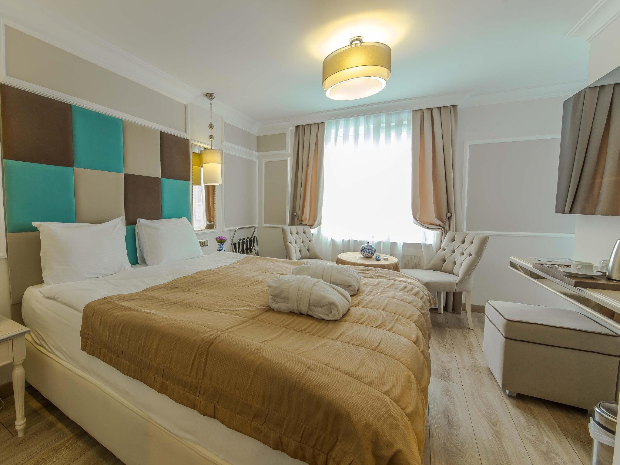Standard, Triple, 1 Double and 1 Single Bed