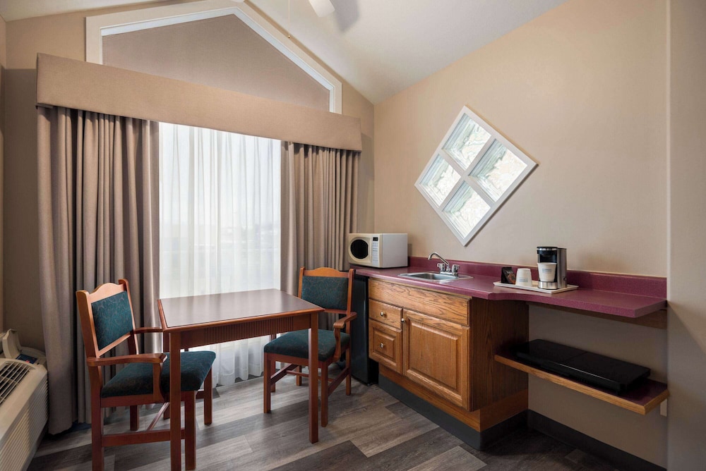 Baymont by Wyndham Hinton 14/48