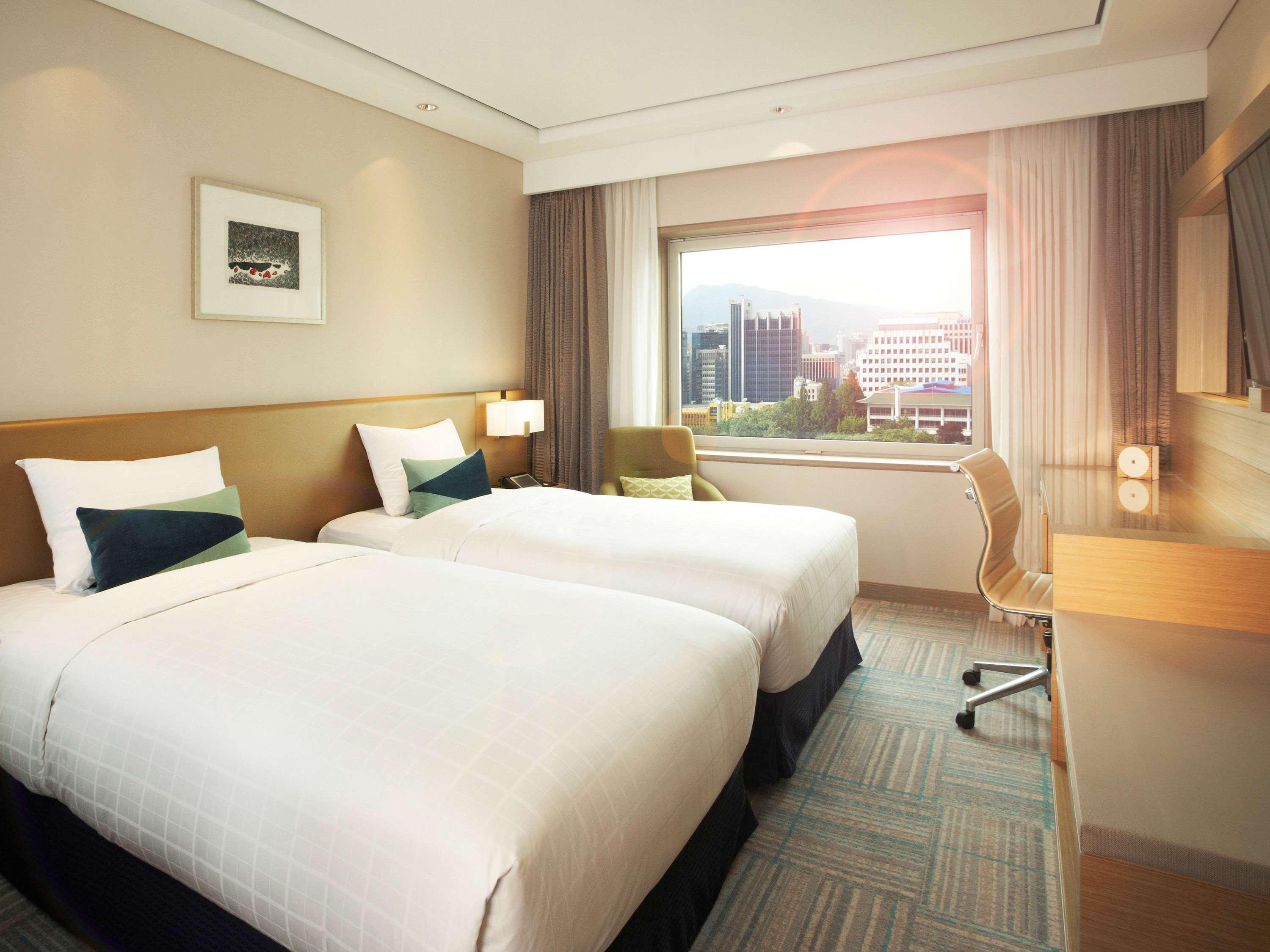 EXECUTIVE, TWIN BEDS