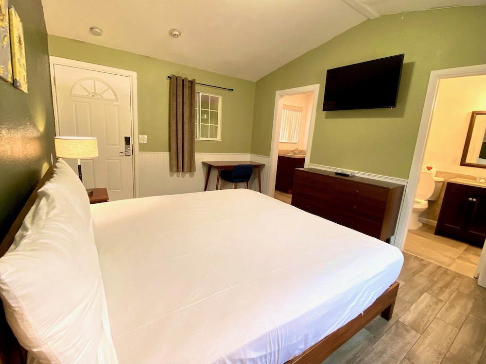 Europa Inn & Suites 12/40