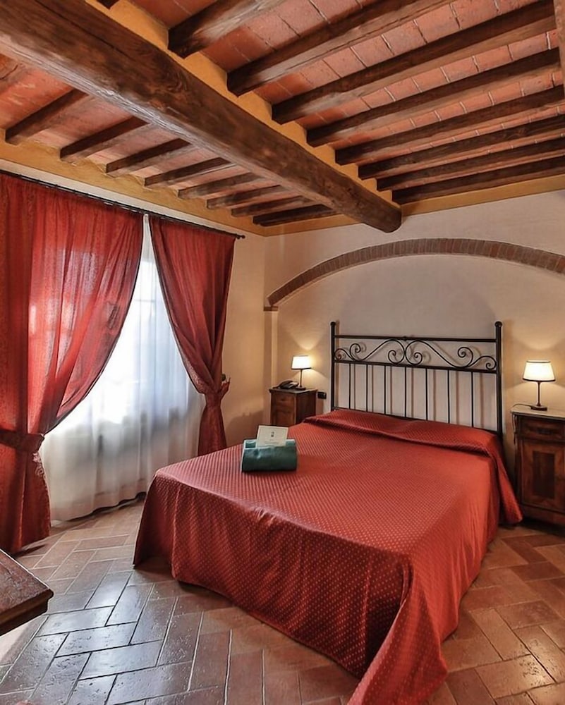 LE POZZE DI LECCHI HOTEL 4/31
