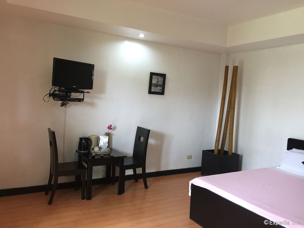 LA PERNELA BEACHFRONT RESORT 20/42
