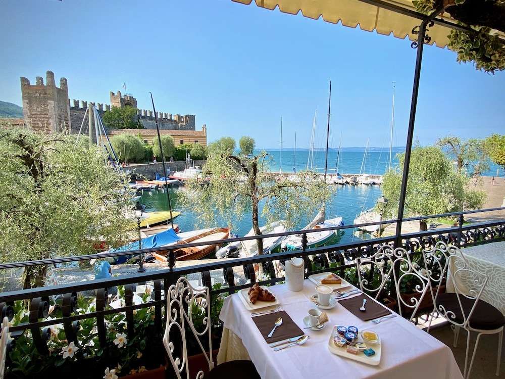 Hotel Ristorante Gardesana 30/48