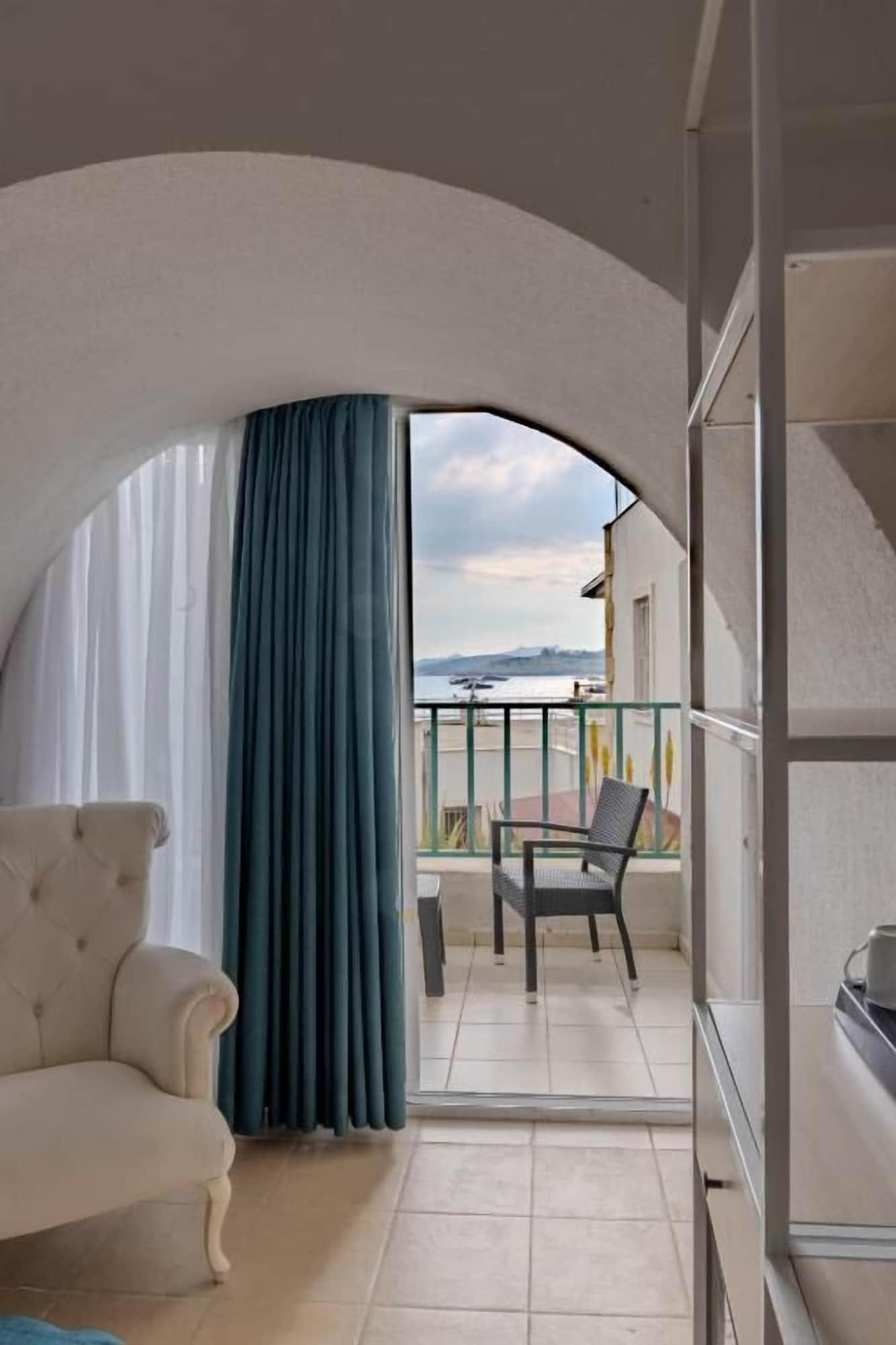 Standard, Partial Sea View, Mia Hill Suites 4/7