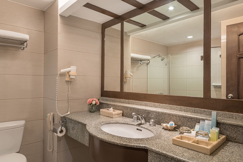 Henann Regency Resort & Spa 70/75