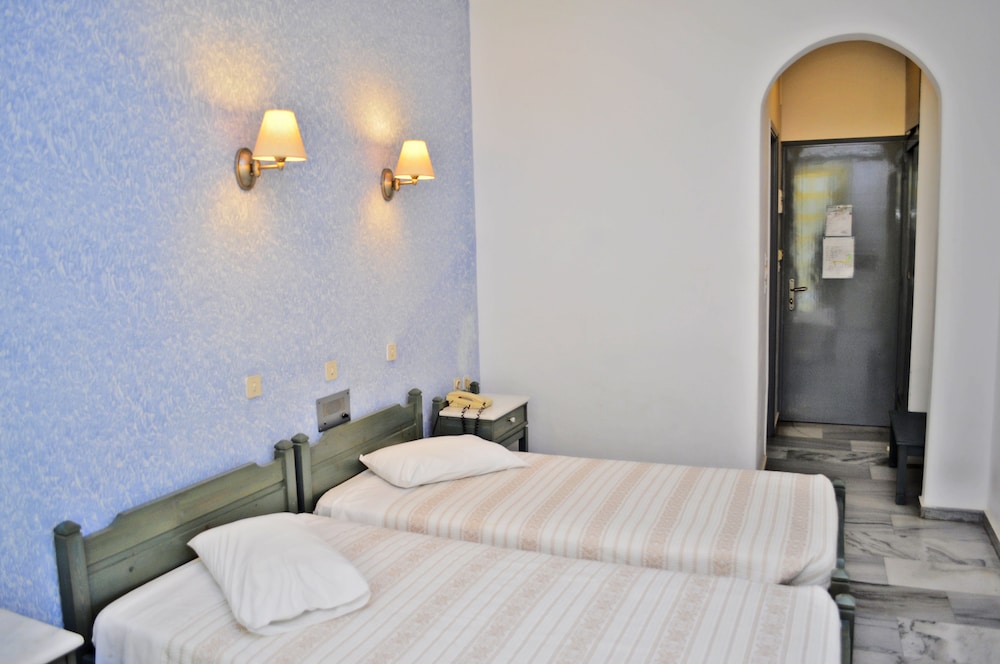 Polos Hotel Paros 45/90