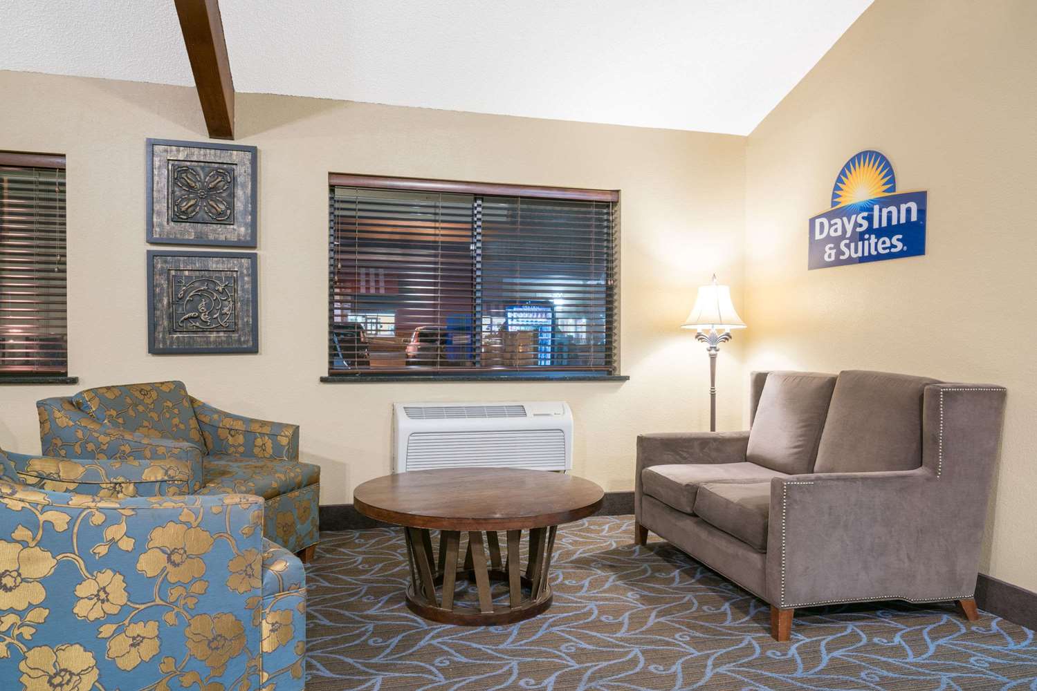 Days Inn & Suites by Wyndham Baxter Brainerd Area 4/8