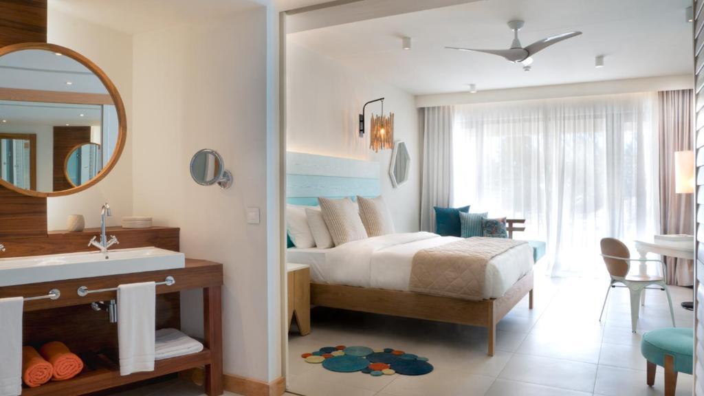 Deluxe, Beach Front