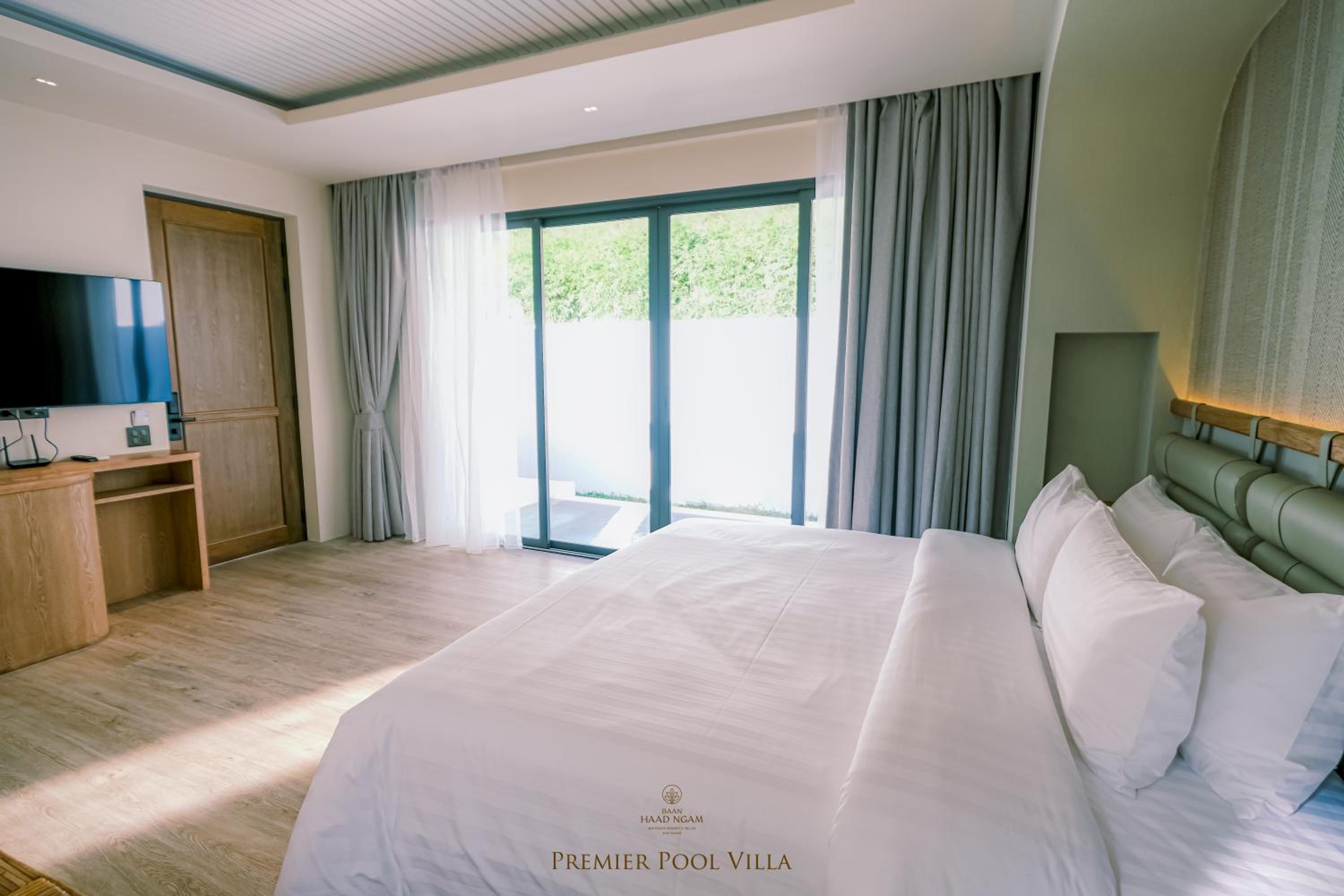 Premier, Villa, Queen Bed, with Pool