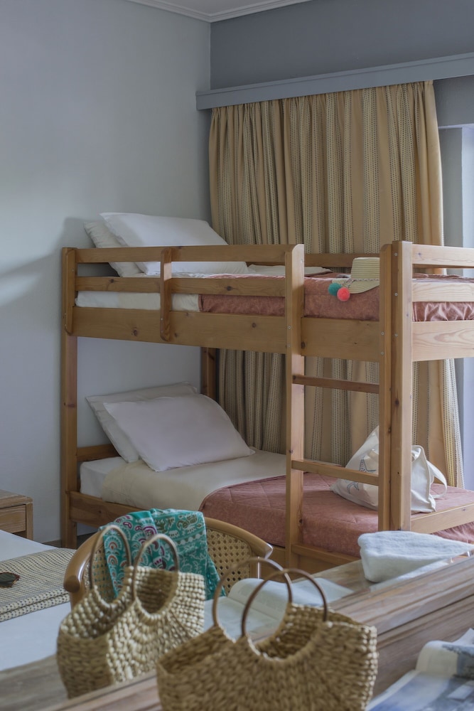 Golden Coast Hotel and Bungalows 56/75