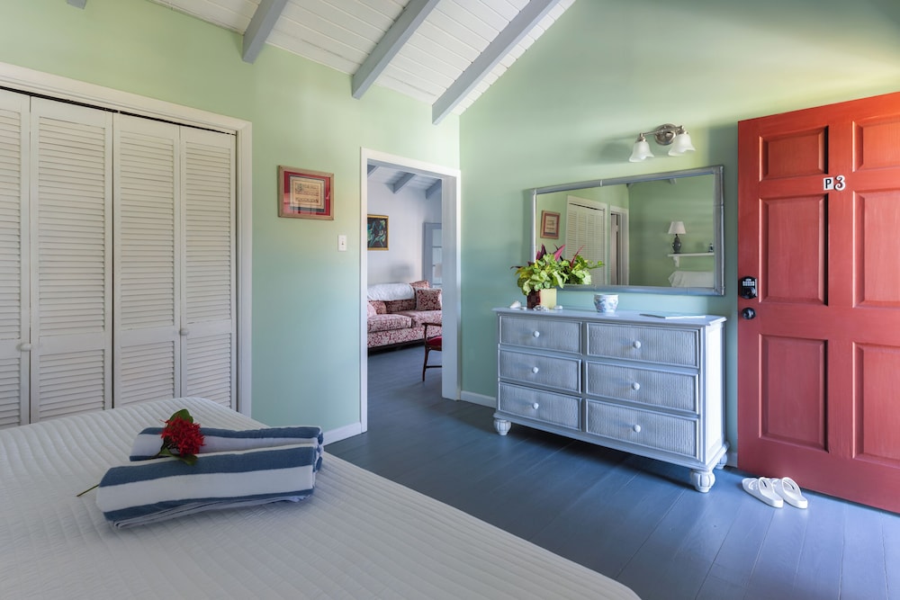 Fort Recovery Beachfront Villa & Suites Hotel 8/49