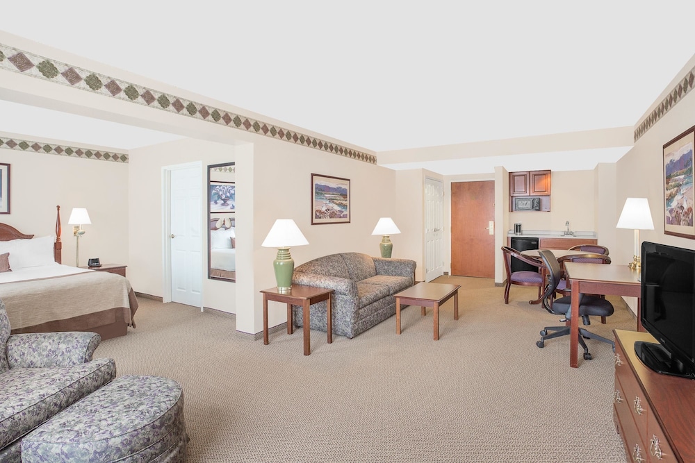 Wingate by Wyndham Green Bay Airport 15/23