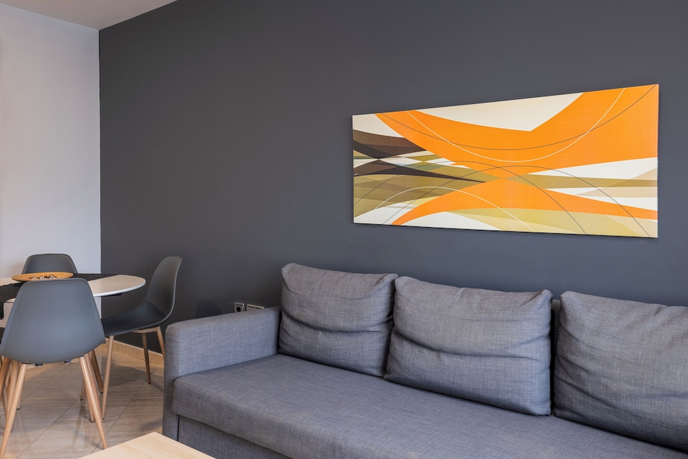 2 BEDROOMS, APARTMENT