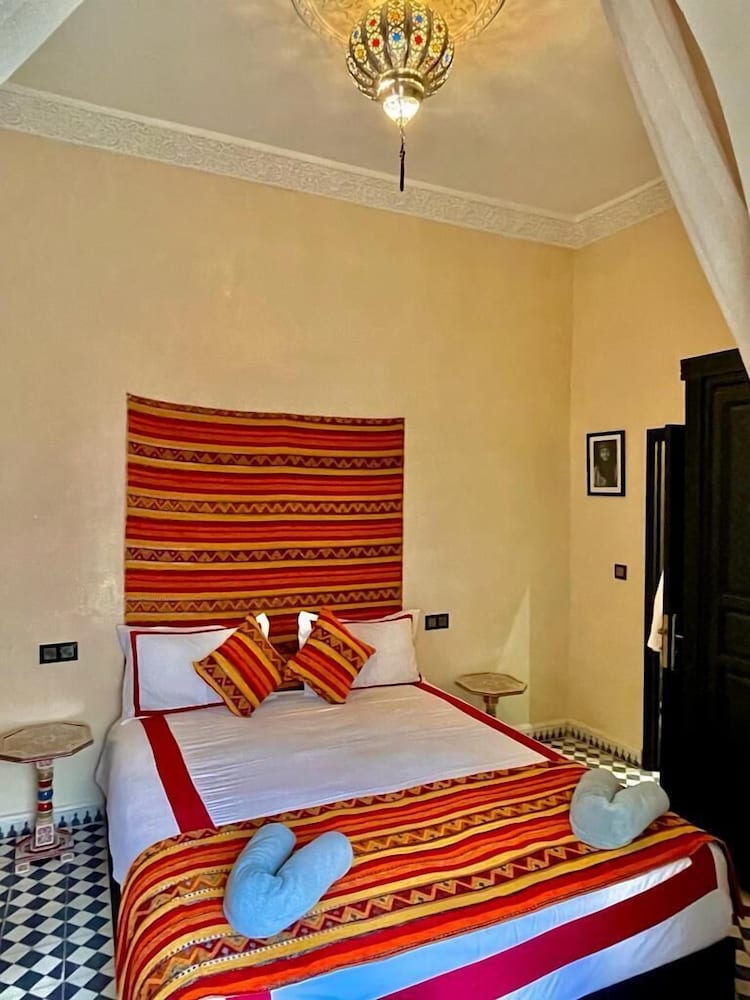IFULKI ROUGE, DELUXE, TWIN BEDS