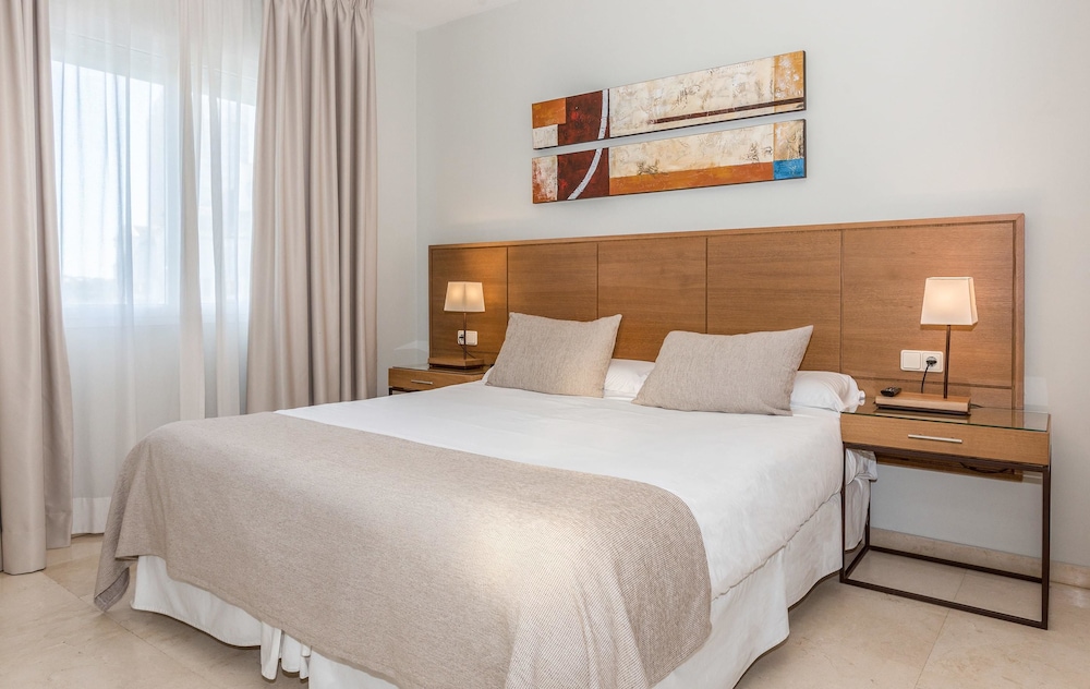 2 BEDROOMS, APARTMENT, TWIN BEDS