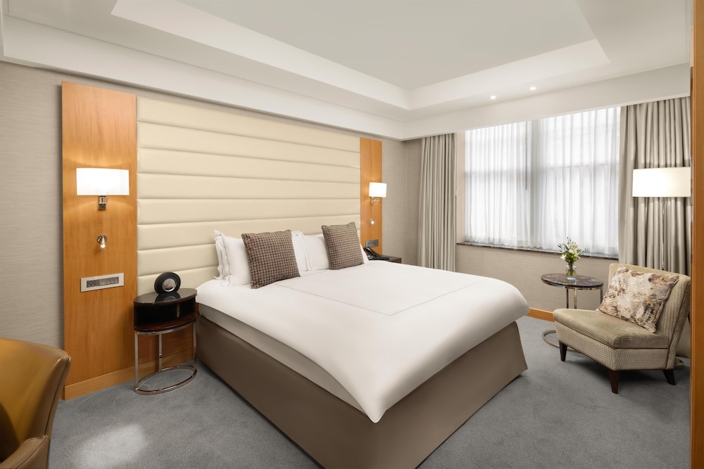 EXECUTIVE, KING BED, LOUNGE ACCESS