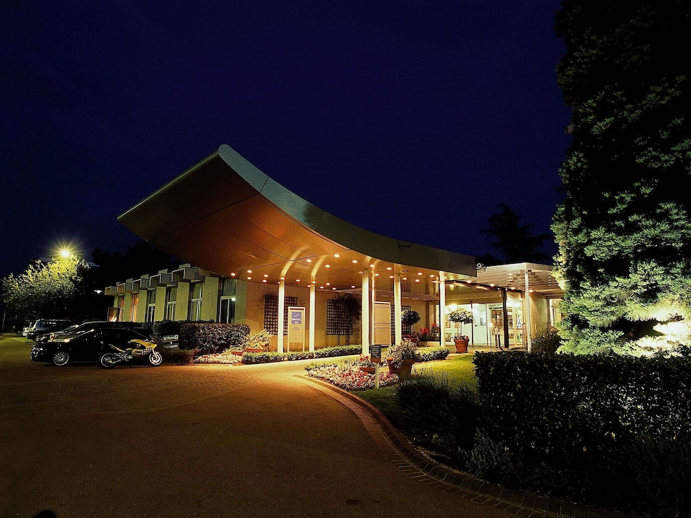 NOVOTEL MASSY PALAISEAU 4/80