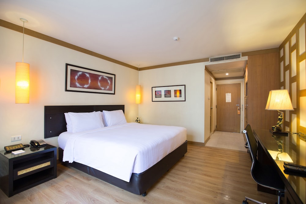 The Tarntawan Hotel Surawong Bangkok 11/60