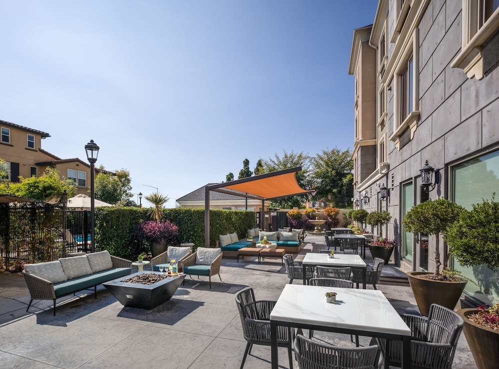 Ayres Hotel Fountain Valley 46/49