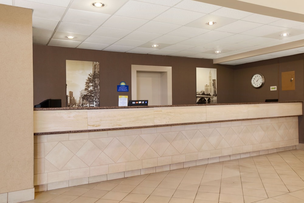 Days Inn by Wyndham Columbus Airport 8/37
