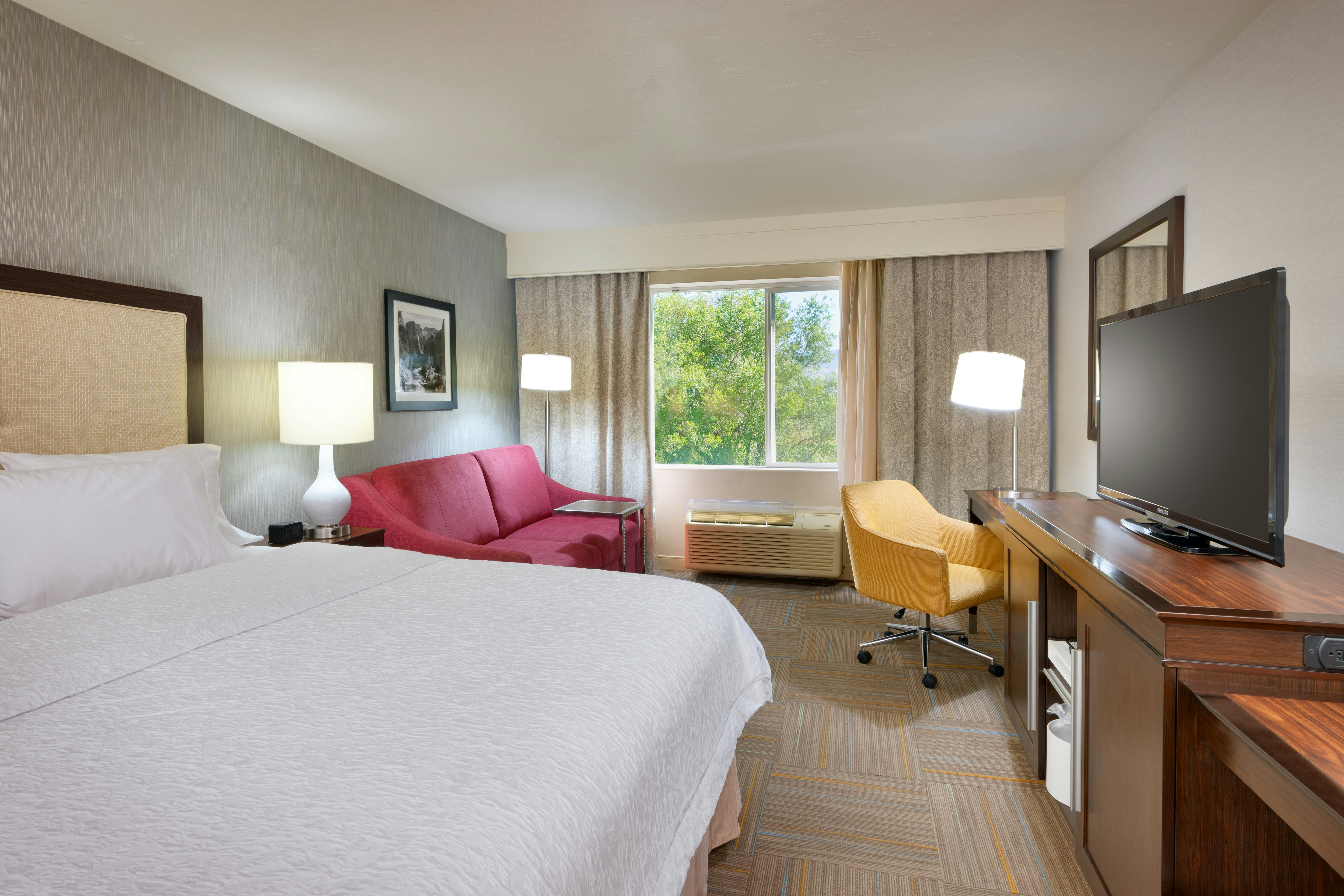 ROOM, KING BED