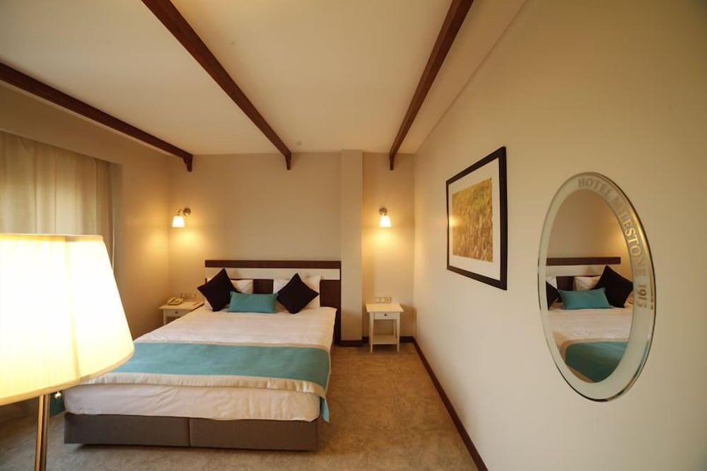 Hotel Milestone 1915 6/22