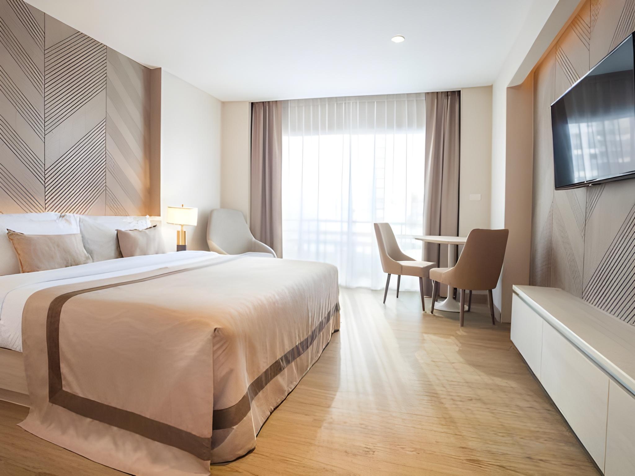 Plus, Standard, King Bed