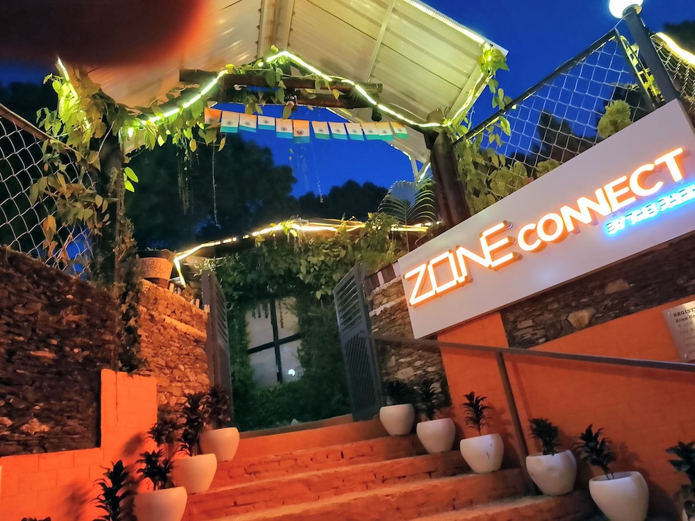 Zone Connect by The Park Lansdowne 1/50