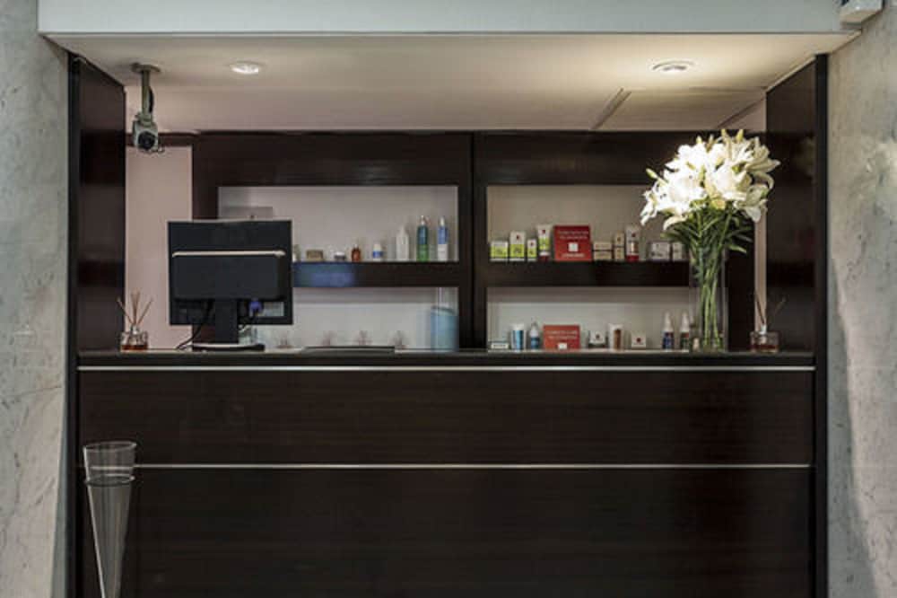 ROS TOWER HOTEL 13/68