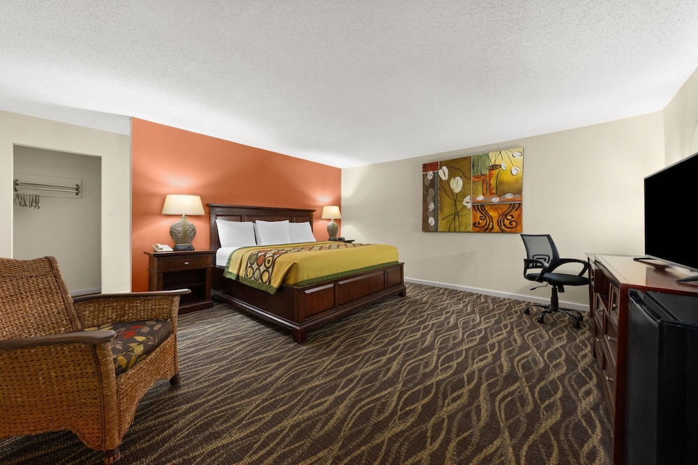 Super 8 by Wyndham New Orleans 10/43