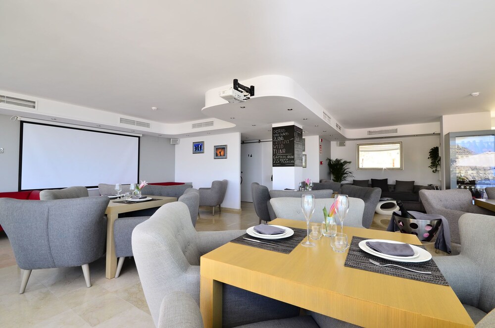 Aparthotel Ola Blanca 36/50