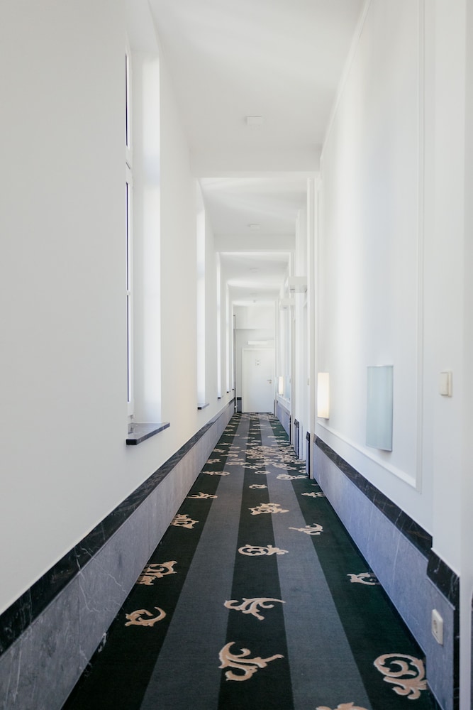 DOM HOTEL LIMBURG 2/76