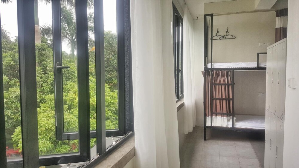 Houselet Hostel 5/40