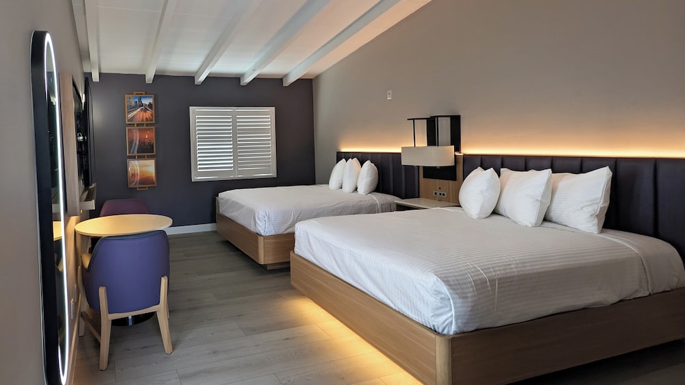 Luxury Inn 11/44