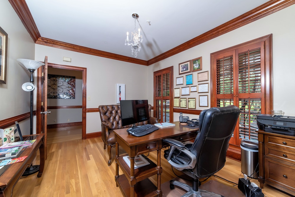 Pleasanton Courtyard Bed and Breakfast 35/49