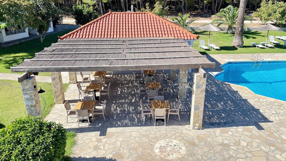 Zeus Hotel Ireon 30/42