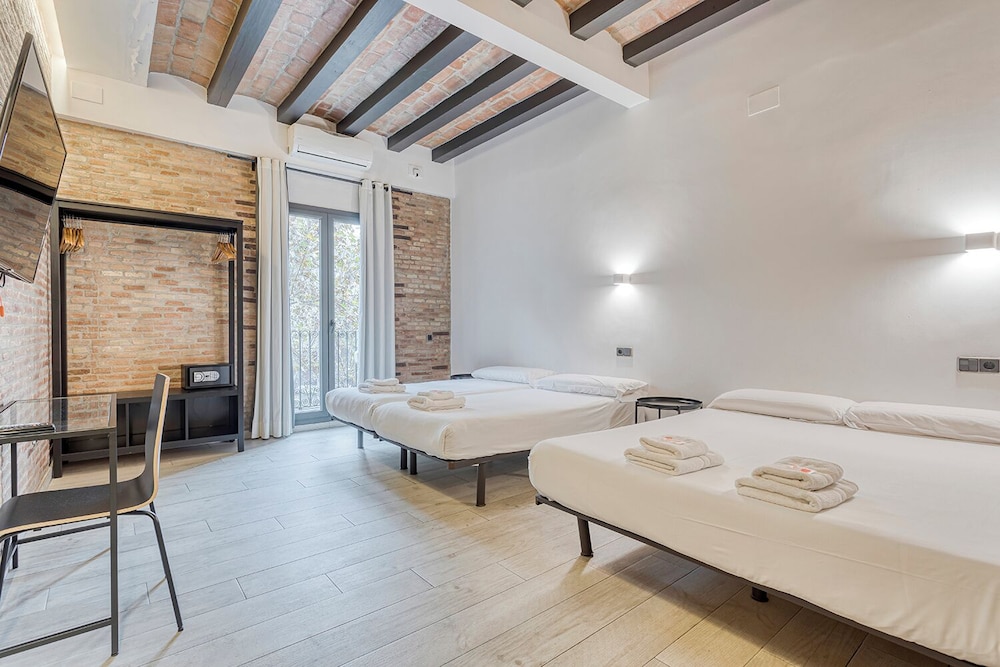 Hostal Bedmates 13/55