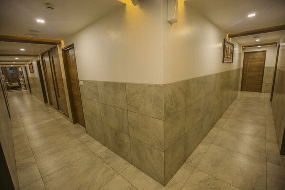 OYO Rooms Thaltej SG Highway 8/51